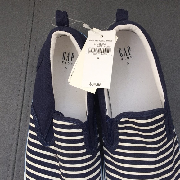 Gap kids shoes size 5 - Picture 3 of 3